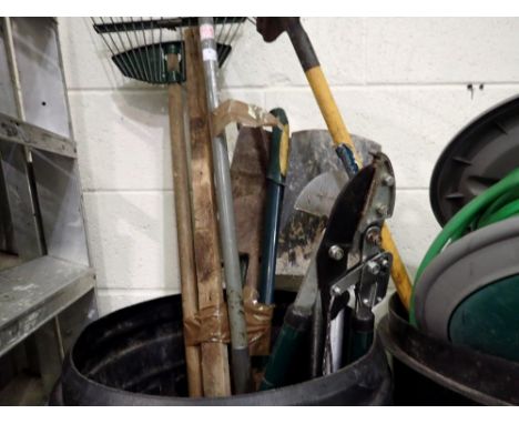 Small quantity of garden tools. Not available for in-house P&amp;P 
