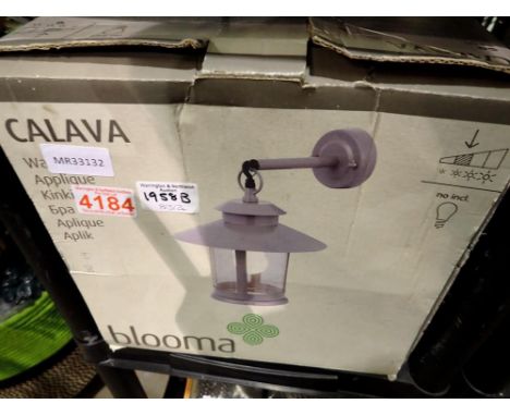 Outdoor light with new bulb and clothes airer. Not available for in-house P&amp;P 