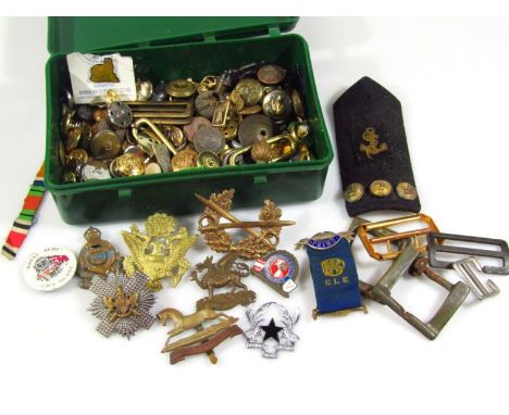 Various military buttons, cap badges, etc., to include Third King's Own Hussars, with horse, 6cm wide, other buckle badges, m