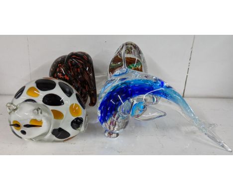 Glassware to include a Wedgwood elephant, a Murano dolphin, a Glass Eye Studio paperweight and a model catLocation: RWM 