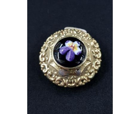VICTORIAN ONYX AND ENAMEL CIRCULAR BROOCH 