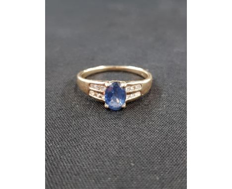 9 CARAT GOLD SAPPHIRE RING