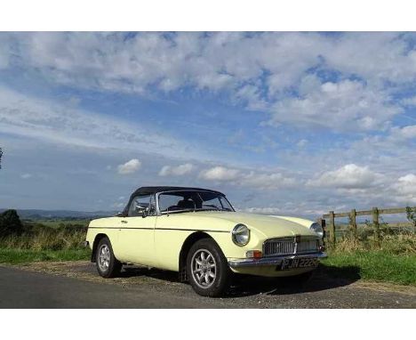 Registration No: PJN 222R Chassis No: GHN5-411914G MOT: ExemptOffered with a collection of invoices and the current V5C docum