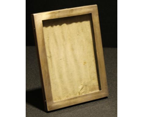 A George V silver rectangular easel photograph frame, 15cm high, William Neale, Birmingham 1915 