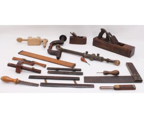 A box of vintage tools - to include two beech wood woodworking planes; an Elliott-Lucas Elvicta rosewood mortice gauge; a spo