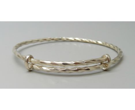 A silver twist adjustable bangle, 15.8g, 6.7 x 5.7 diameter