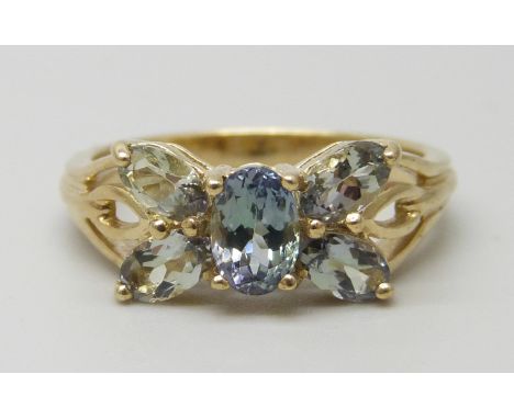 A 9ct gold light green and blue stone cluster ring, 3.2g, N