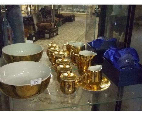6 PIECES OF 'GOLD' ROYAL WORCESTER PORCELAIN AND ETCHED HORSE RACING TUMBLER