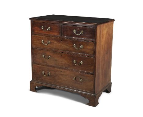 A GEORGE III MAHOGANY CHEST OF DRAWERS, the rectangular top with moulded rim, above 2 short and 3 long cockbeaded drawers, wi
