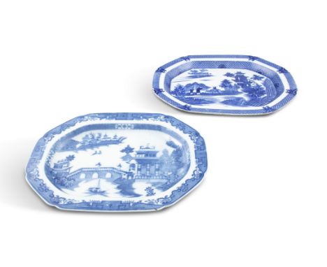 AN EARLY 19TH CENTURY SPODE BLUE AND WHITE PRINTED MEAT PLATTER, in the Buffalo pattern, 50cm wide; together with an early 19