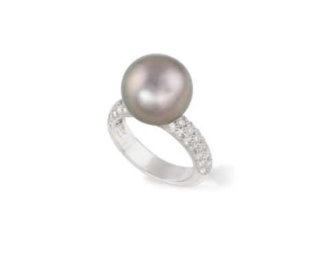 A CULTURED PEARL AND DIAMOND RING, set with a central round-shaped cultured pearl of grey tint measuring approximately 12.62m