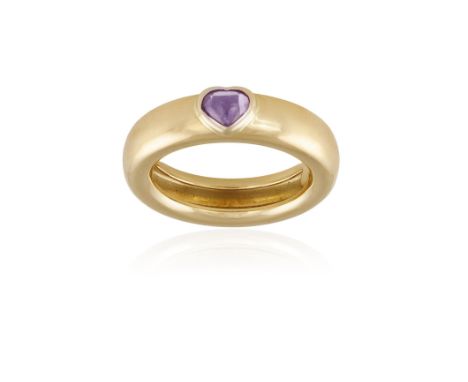 AN AMETHYST RING, BY TIFFANY & CO. 1993, composed of a central heart-shaped cabochon amethyst, to a plain polished gold hoop,