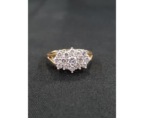 18 CARAT YELLOW GOLD DIAMOND BASKET CLUSTER RING - TRADITIONAL WHITE GOLD CLAW SETTING WITH 15 BRILLIANT CUT DIAMONDS ALL ON 
