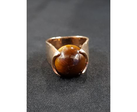 HEAVY 9 CARAT GOLD ART DECO TIGERS EYE RING 