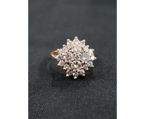 18 CARAT YELLOW GOLD DIAMOND CLUSTER RING WITH CIRCA 1.25 CARAT OF DIAMONDS 