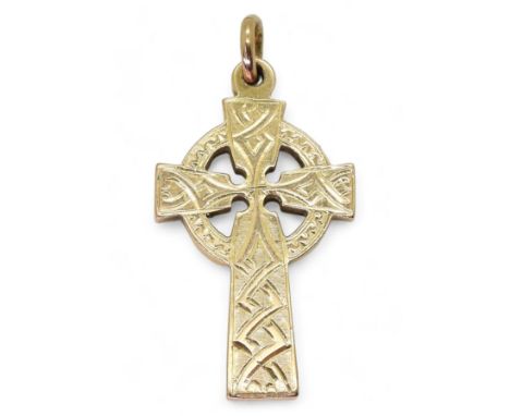 A 9CT GOLD CELTIC CROSS with engraved knotwork pattern to the front and inscription to the reverse, with Birmingham hallmarks