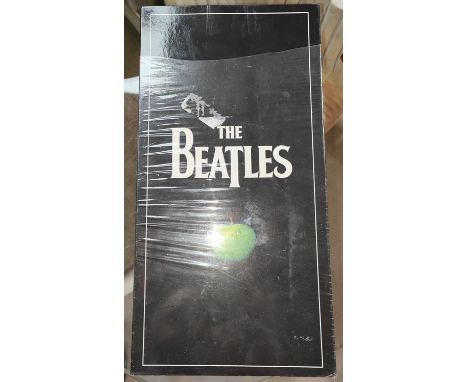 Beatles - 15 CD collection comprising 13 original studio albums remastered in Stereo with 2 past masters CD's with all single