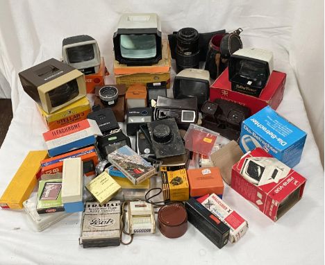 A Selection of vintage camera equipment etc 