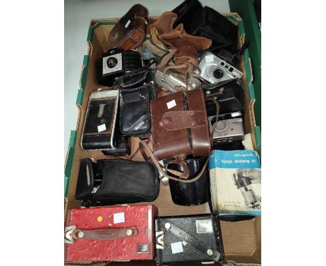A select of vintage cameras and camera equipment etc 