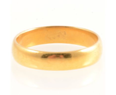 A 22 carat yellow gold wedding band, 4mm wide plain polished half D shape, London 1928, ring size N, in a vintage bakelite ri