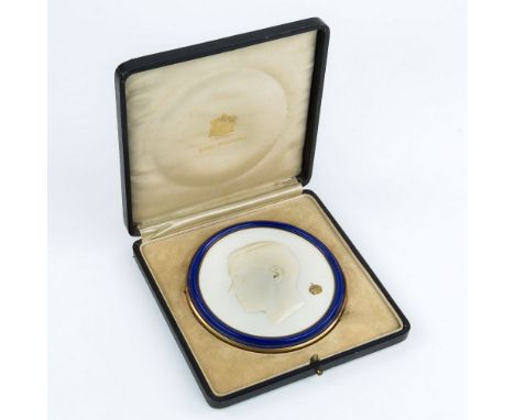 A cased Royal Worcester Edward VIII Royal commemorative porcelain plaque, c.1937, uncrowned silhouette view in relief, raised
