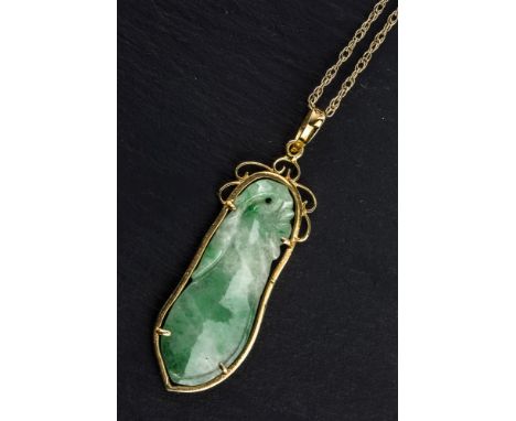 An 18ct gold and jade pendant, late 20th century, the jade in the form of a beansprout, within a yellow gold border on a fine