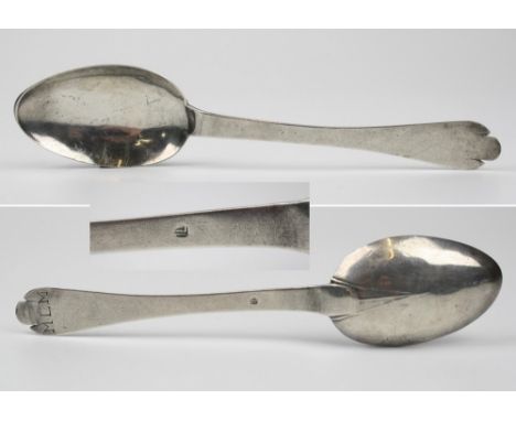 An 18th century Channel Islands silver trefid spoon, maker's mark IL struck once (Jacques Limbour, Jersey, c.1770-1791), with