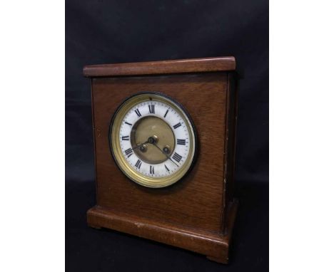 OAK CASED MANTLE CLOCK