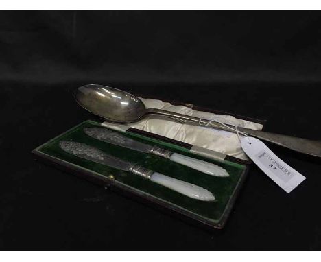 SET OF SIX SILVER COFFEE SPOONS IN A FITTED CASEalong with a pair of plated and mother of pearl butter knives, plated basting