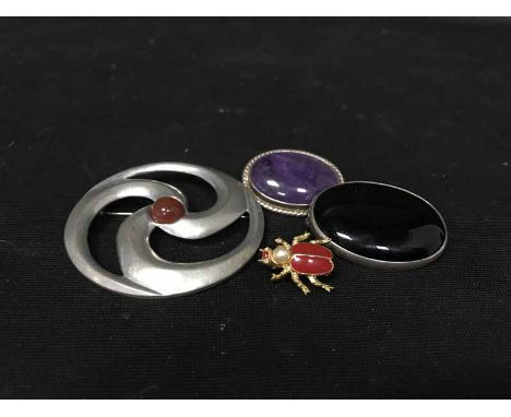 ST JUSTIN PEWTER BROOCHsigned to the reverse, along with a 19th century bangle and various other items of 20th century jewell