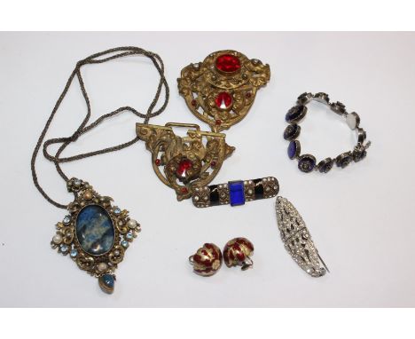 A quantity of vintage costume jewellery to include an Edwardian brooch, a pair of silver gilt and enamel earrings, a gilt met