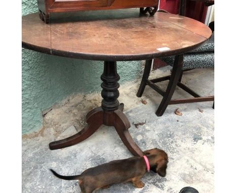 A Victorian mahogany tripod table, 87 cm diameter, and a mahogany hanging cupboard, 56 cm wide 