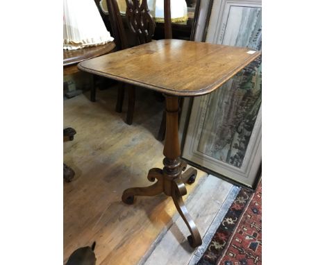 A Victorian mahogany tripod table, 51 cm wide 