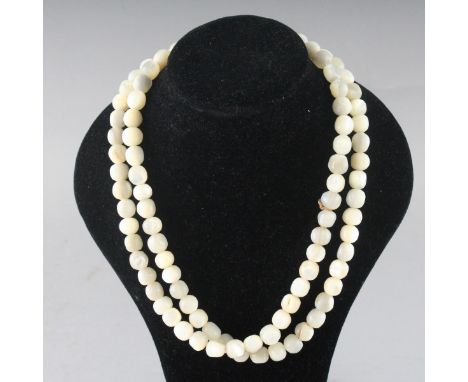 A LONG MOTHER-OF-PEARL NECKLACE.