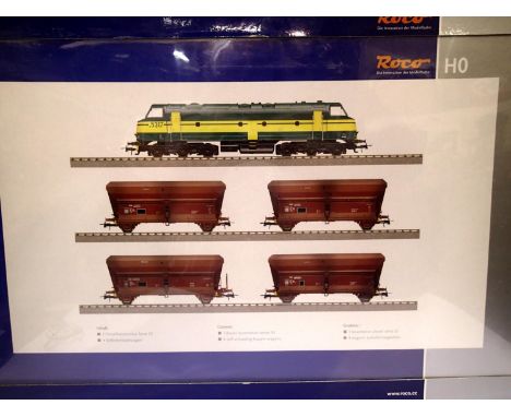 Roco 61408 train pack, containing CoCo class 53 diesel 5317 S.N.C.B with 4x self unloading hopper wagons. P&amp;P Group 2 (£1