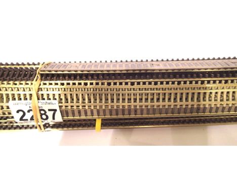 N gauge flexi track x30 lengths, concrete and wood sleeper type, all used and in very good - good condition. P&amp;P Group 2 