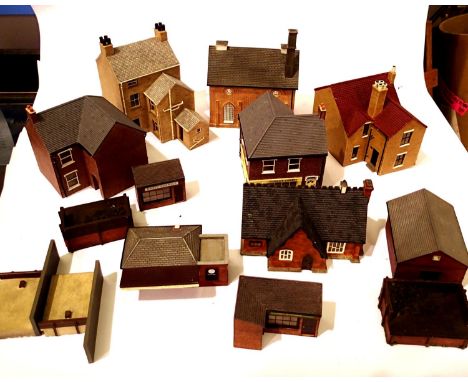 Hornby Skaledale buildings etc including houses, ships, station. All used and unboxed. P&amp;P Group 2 (£18+VAT for the first