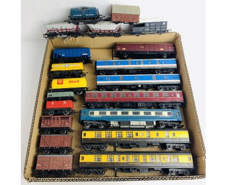 20x OO Gauge Wagons &amp; Coaches - Including some Bachmann &amp; Hornby Examples - All Unboxed. P&amp;P Group 2 (£18+VAT for