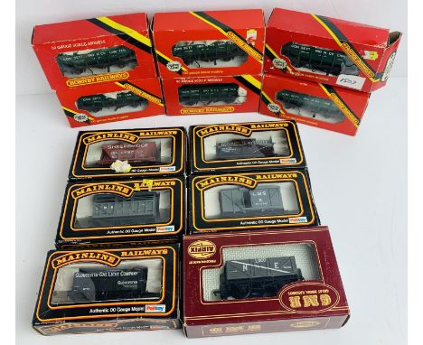 12x Assorted Boxed Goods Wagons - Hornby, Mainline, Airfix. P&amp;P Group 2 (£18+VAT for the first lot and £3+VAT for subsequ