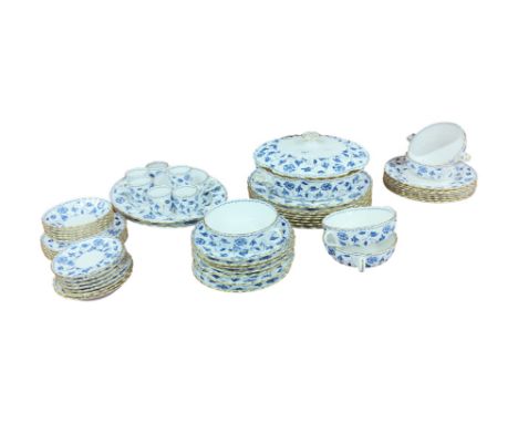 QUANTITY OF SPODE DINNERWARE 