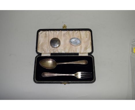A George III silver oval snuff or pill box, by T B, London 1799, 3.5cm; together with a modern silver pill box; and a cased c