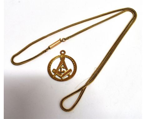 A 9ct GOLD MASONIC PENDANT PIECE WITH YELLOW METAL CHAIN the Hammer and Compass pendant piece of open work design, measuring 