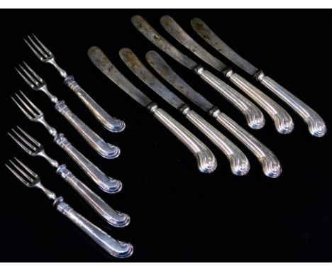 A George V silver entree set, with silver pistol grip handles and steel blades, Sheffield 1932, each knife 15cm wide. (one it