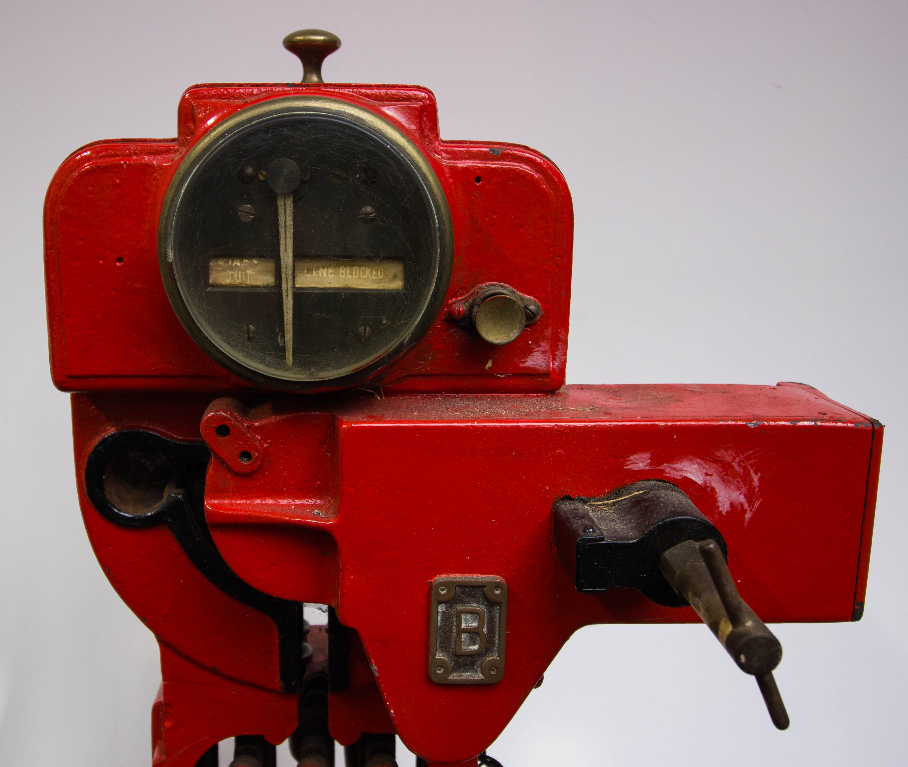 ANTIQUE CAST IRON RAILWAY ELECTRIC TOKEN STAFF INSTRUMENT WITH 3 NAVAN