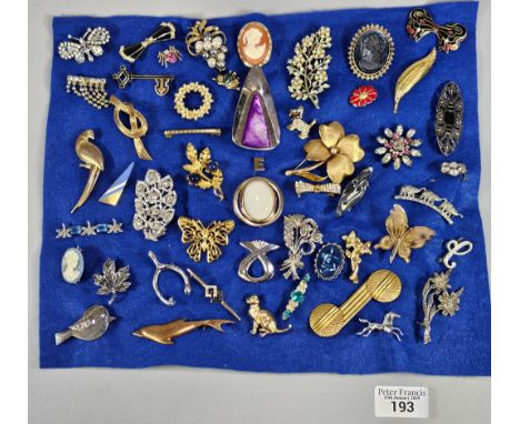 Collection of vintage and other brooches.  (B.P. 21% + VAT)