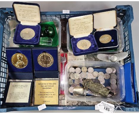 Tray of oddments to include: antique brass owl door knocker, brass HMS Victory door knocker, GB coins, GB medallions, vintage
