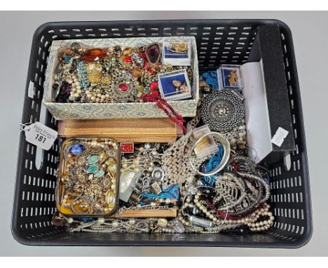 Collection of vintage and other jewellery to include: bracelets, rings, cufflinks, pendants, bangles etc.  (B.P. 21% + VAT)
