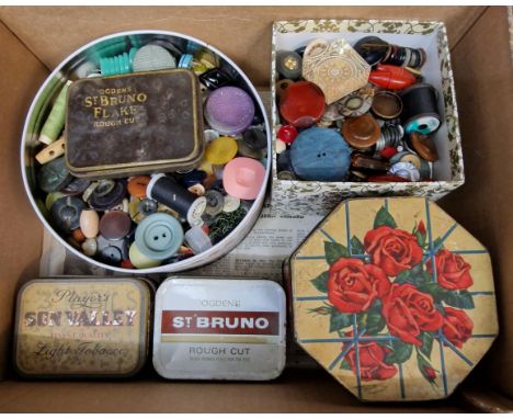 Large collection of vintage buttons and other sewing items. (B.P. 21% + VAT)