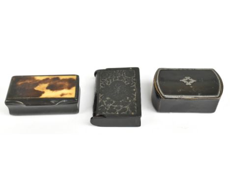 A Victorian rectangular horn snuff box, width 5.4cm, a papier-mâché example with pewter stringing, length 5.2cm, and a Queen 