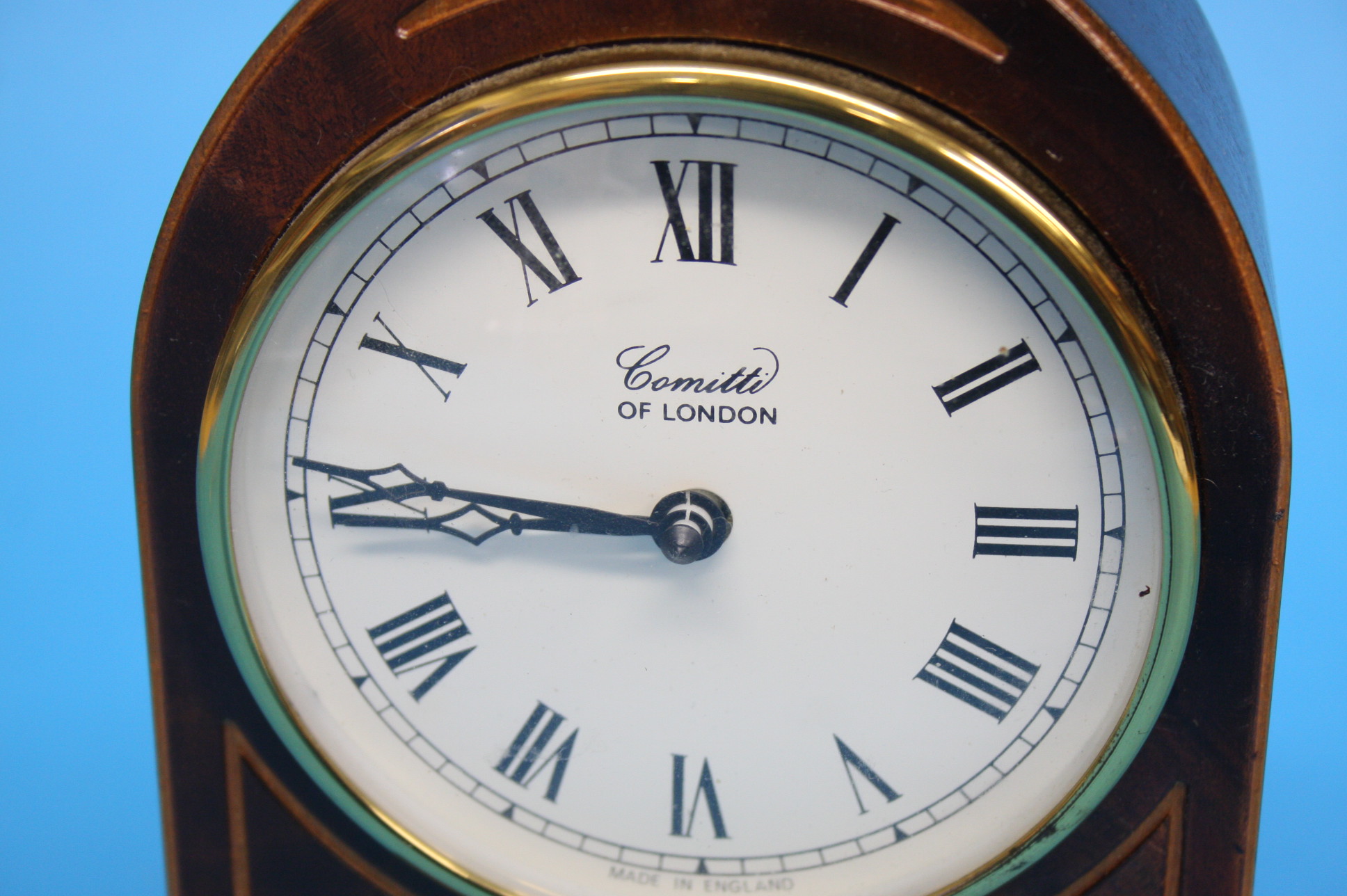 A Comitti of London mantel clock (battery operated)